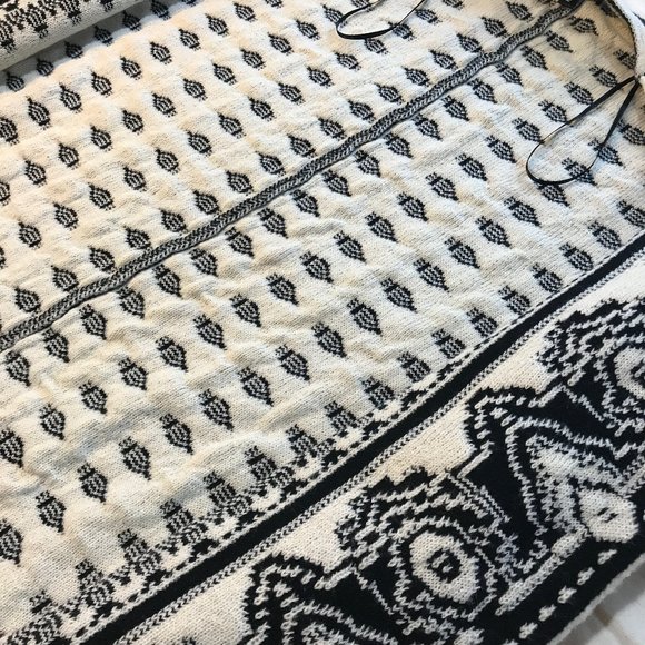 NWOT Dynamite knit shawl - Picture 6 of 9